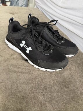 Under Armour charged assert 9 shoes women size 10